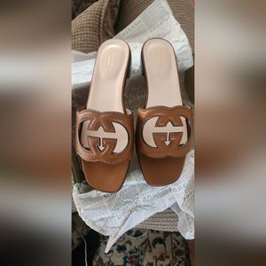 Gucci INTERLOCKING GG CUT-OUT SLIDE SANDAL